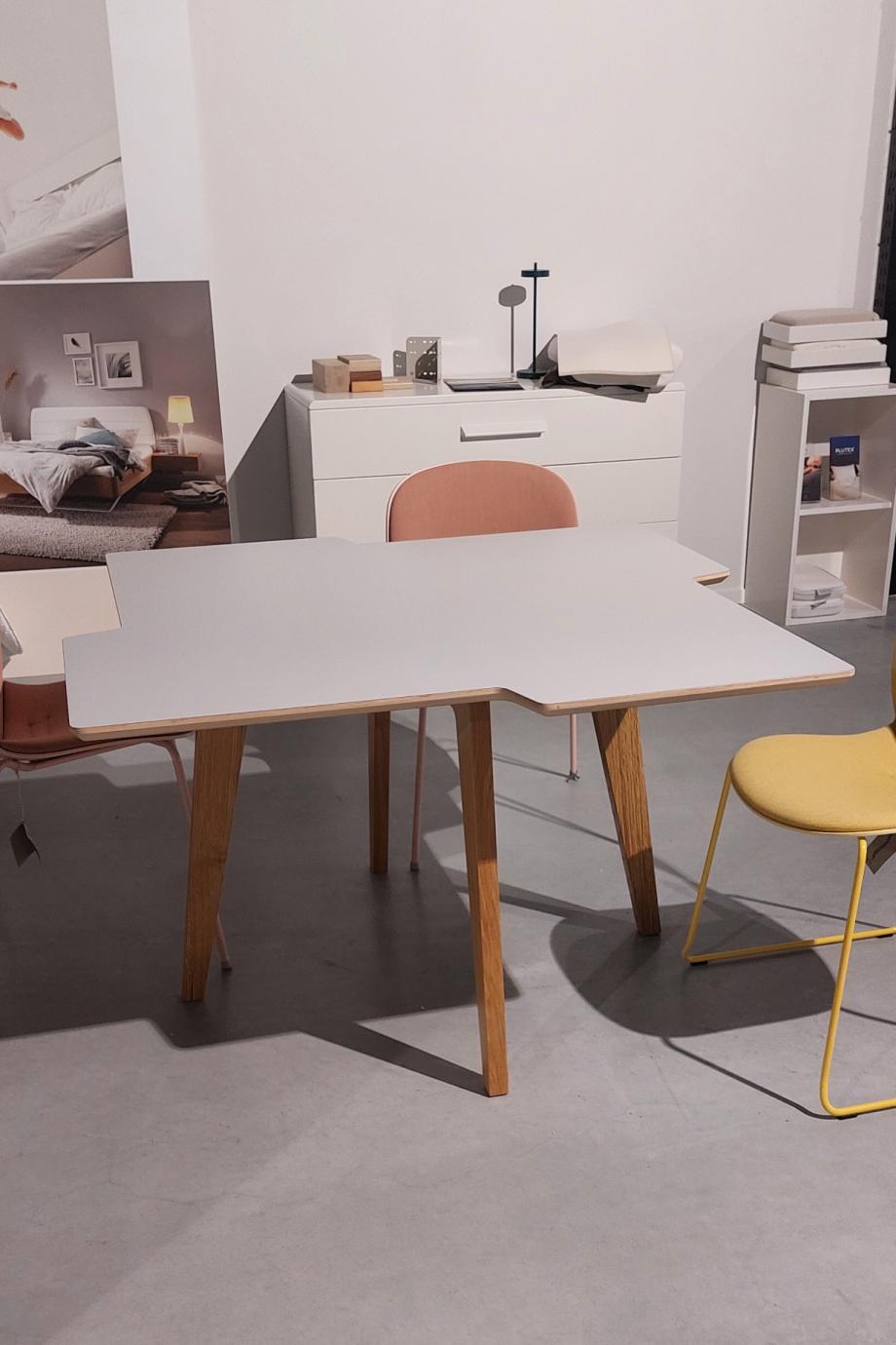Eetkamertafel "Twisted Little Star"