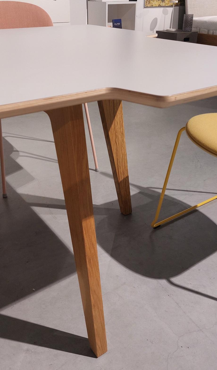 Eetkamertafel "Twisted Little Star"