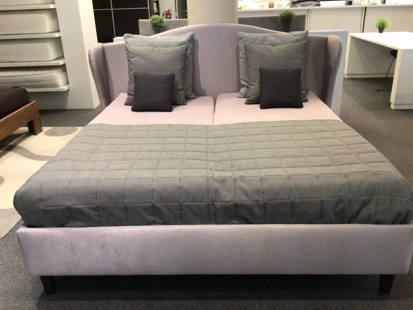 Gestoffeerd bedkader Taupe