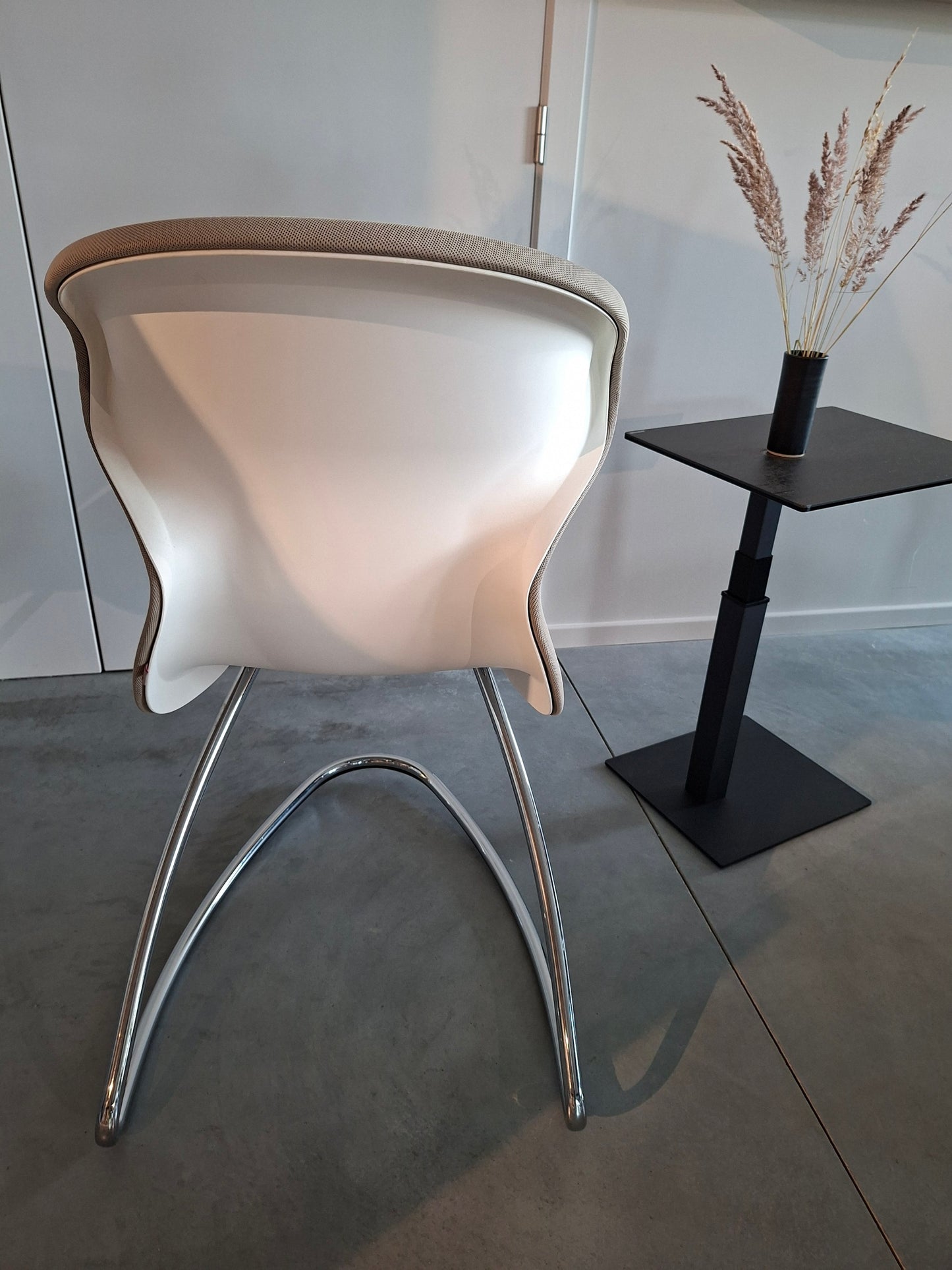 Aeris Oyo eetkamer/vergaderstoel (toonzaalmodel)