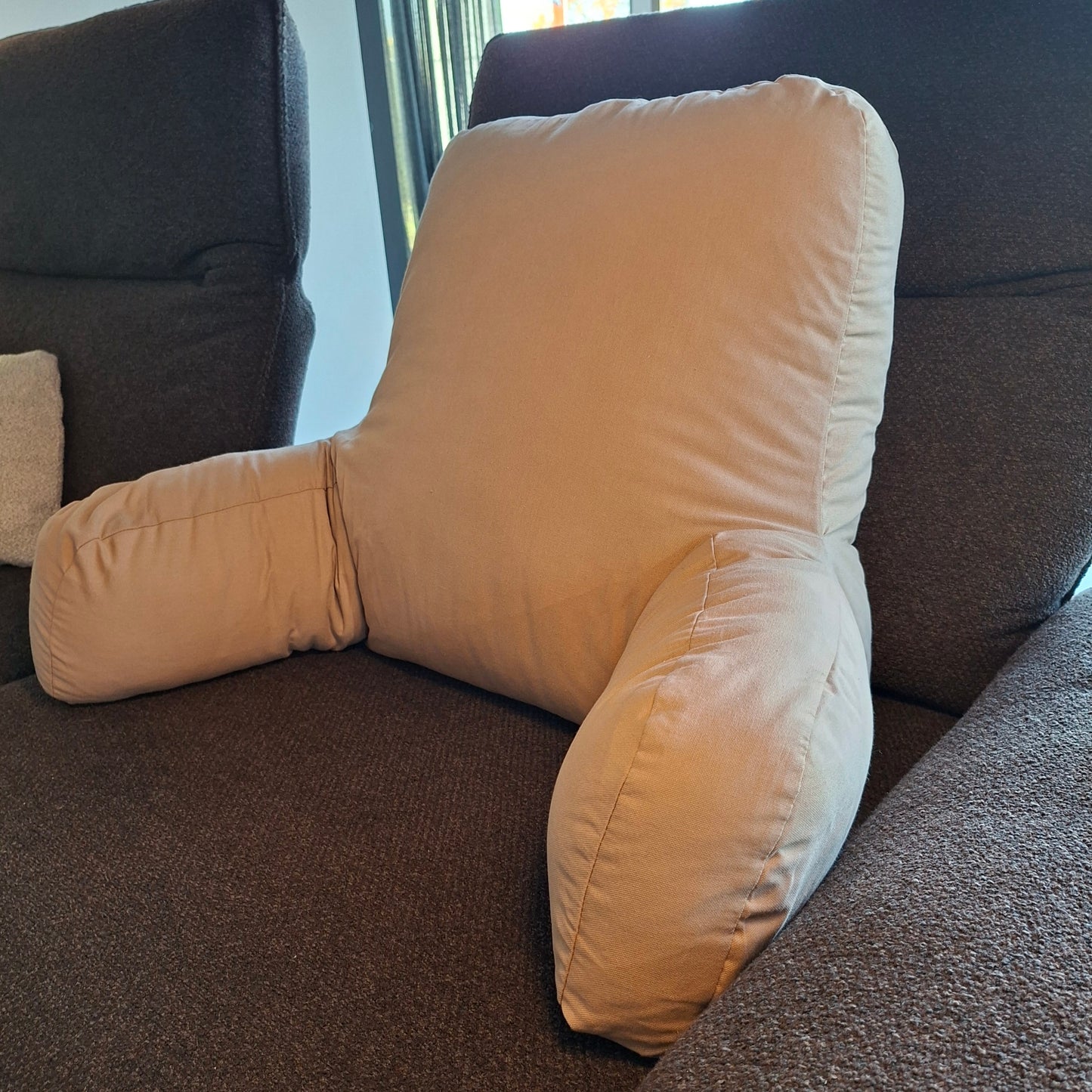 Lumbar L zit-/leeskussen met armondersteuning