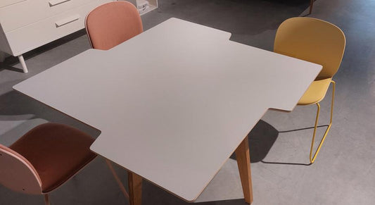 Eetkamertafel "Twisted Little Star" (toonzaalmodel)