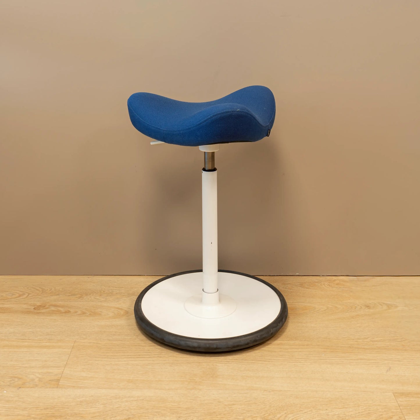 Varier Move (blauw, wit onderstel)