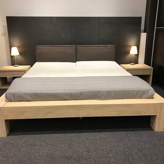 Bormio bedkader massief eik incl. hoofdbord en nachtkastjes