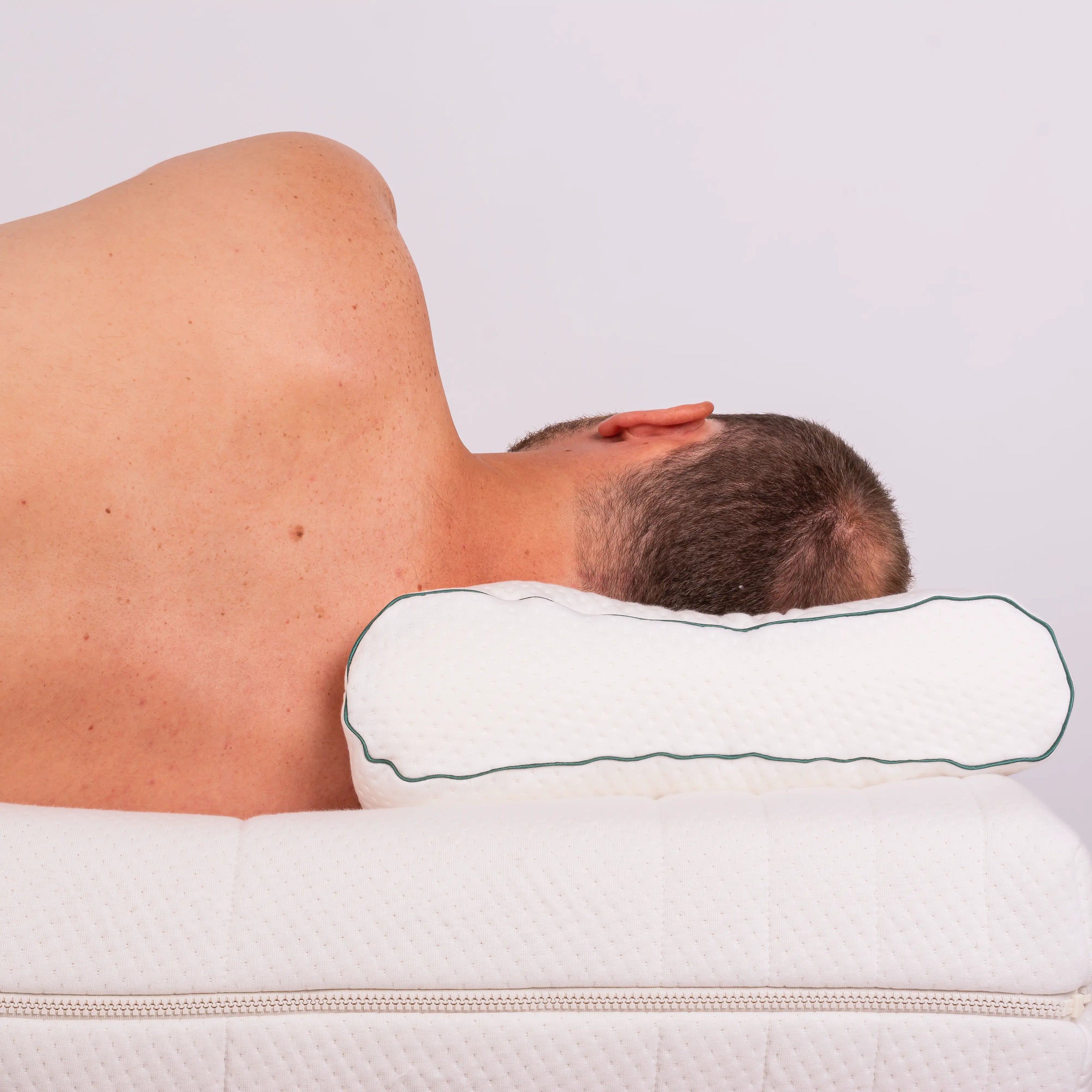 Ergonomisch zacht kussen voor rug-, zij- en buikslapers Ergonomisch zacht kussen voor rug-, zij- en buikslapers
