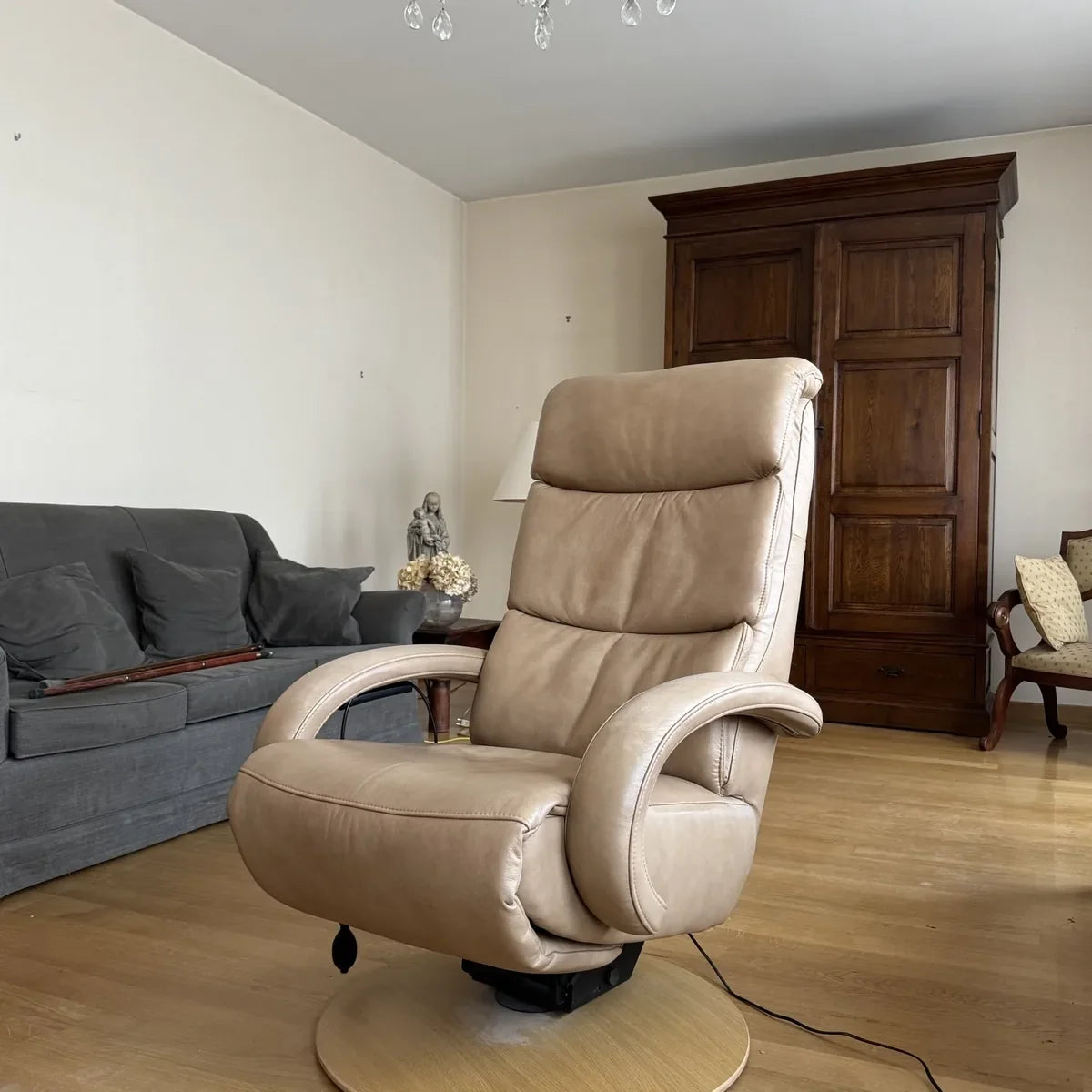Tweedehands Hukla Orion medium relaxzetel in leder Cloudy Sand, vooraanzicht