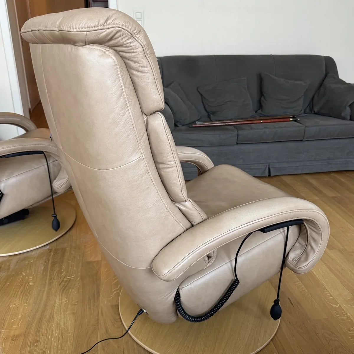 Tweedehands Hukla Orion medium relaxzetel, zijkant met handbediening